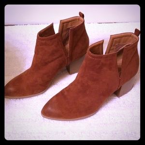 Quipid tan Ankle Booties Size 10